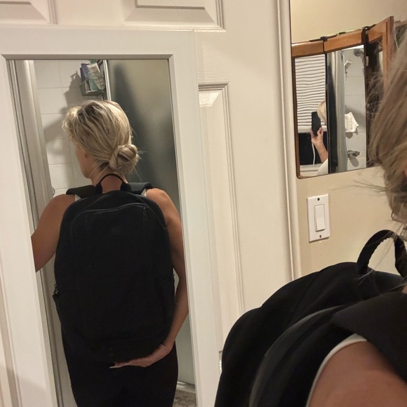 Lululemon black 3️⃣ full size section backpack with more pockets than ever🎒🖤 - Picture 10 of 10